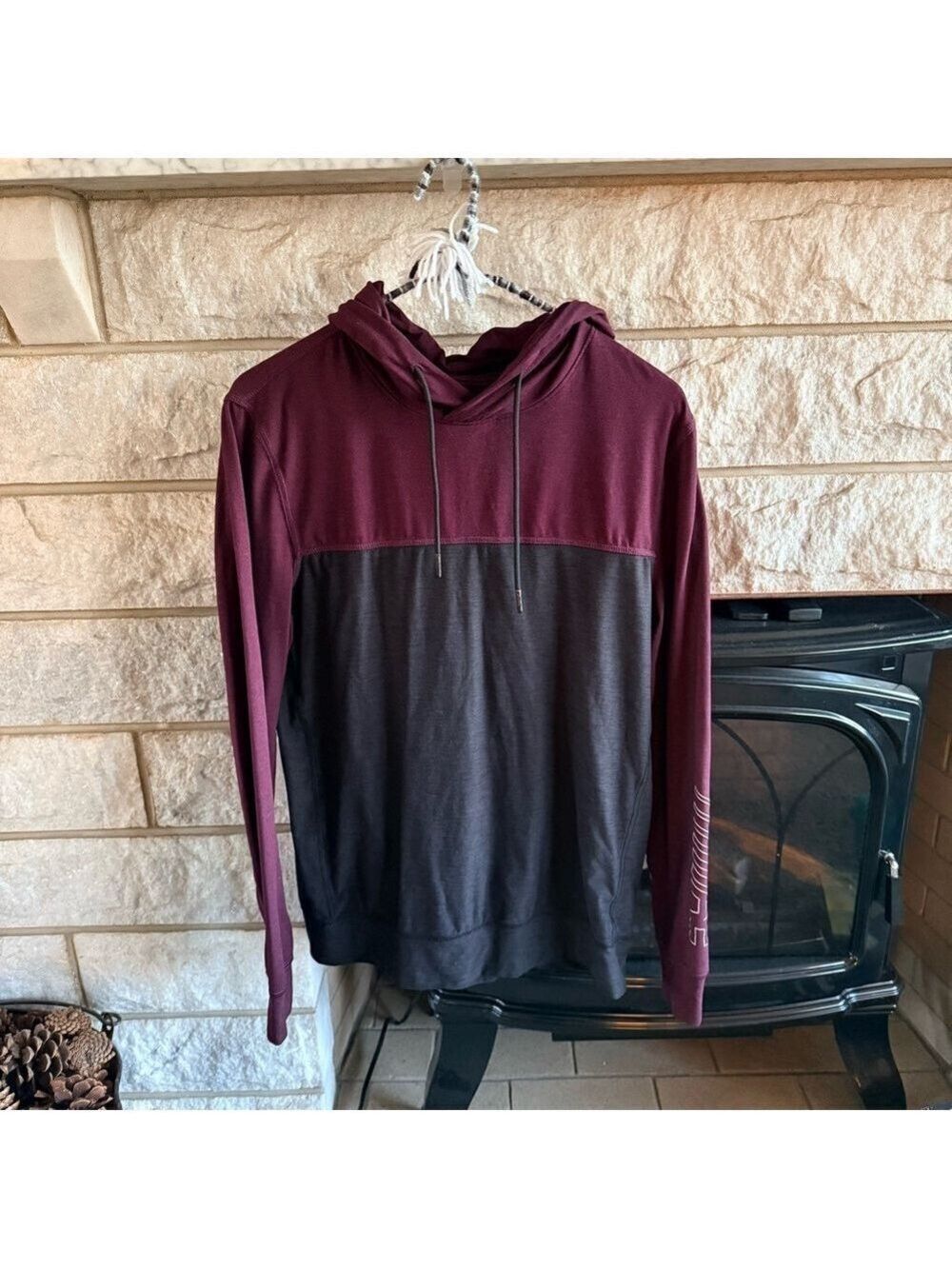 American Eagle Burgundy Black Men’s Hoodie XS